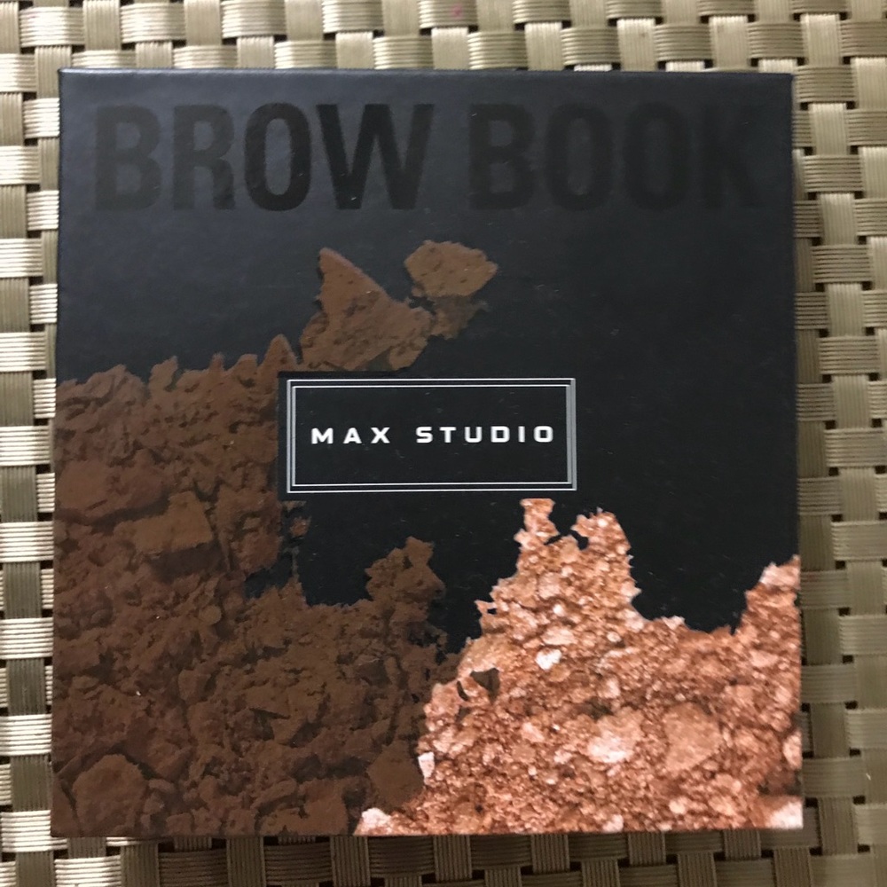 Brow Book Max Studio